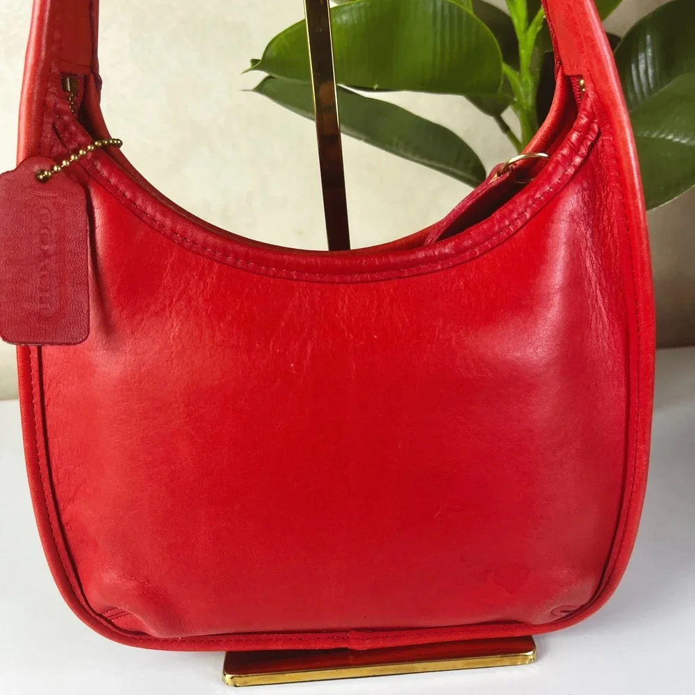♡COACH♡ Vintage 9020 Small Ergo Red Zip Shoulder Style Bag